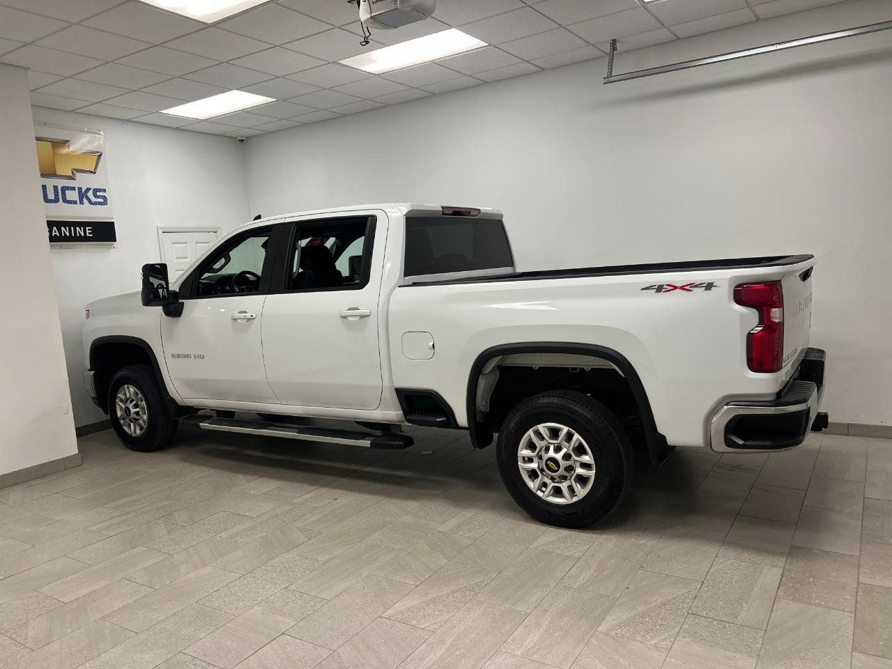 Used 2025 Chevrolet Silverado 2500 LT w/ Convenience Package AWD/4WD image 15