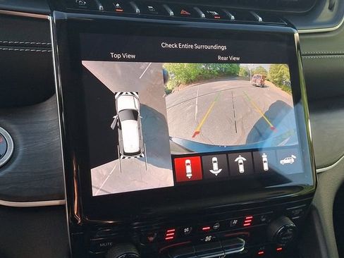 Used 2023 Jeep Grand Cherokee L Limited w/ Luxury Tech Group II image 18