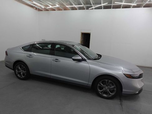 Used 2024 Honda Accord EX image 4
