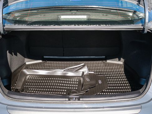 Used 2025 Toyota Corolla SE image 29