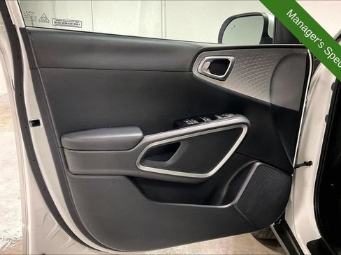 Used 2025 Kia Soul LX FWD image 21