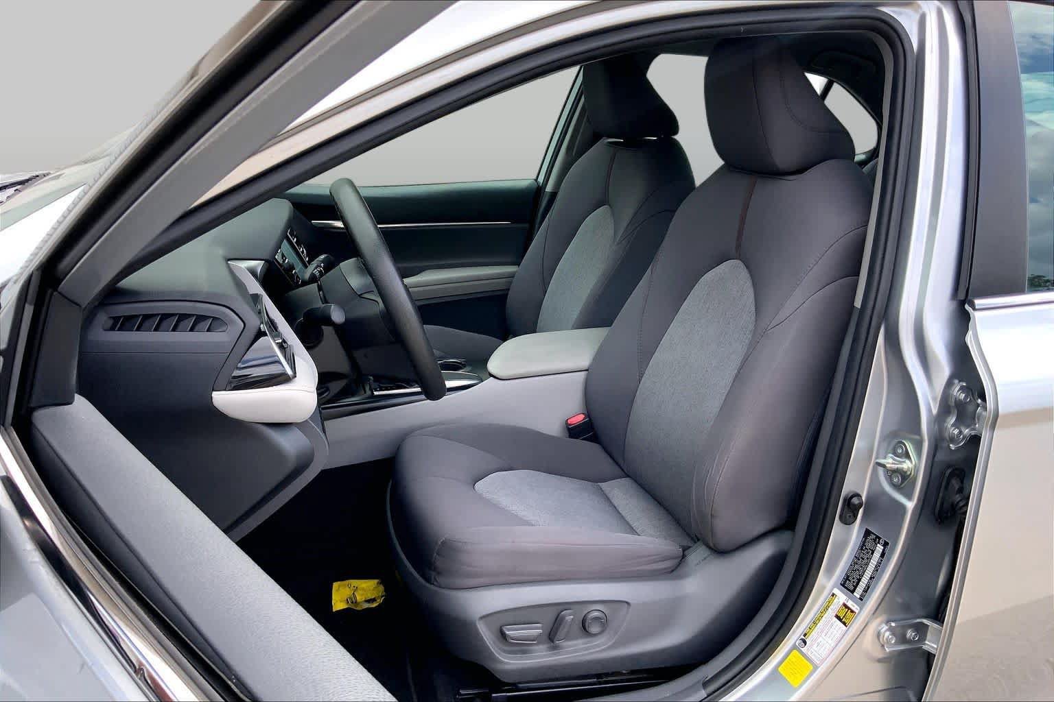 Used 2020 Toyota Camry LE FWD image 8