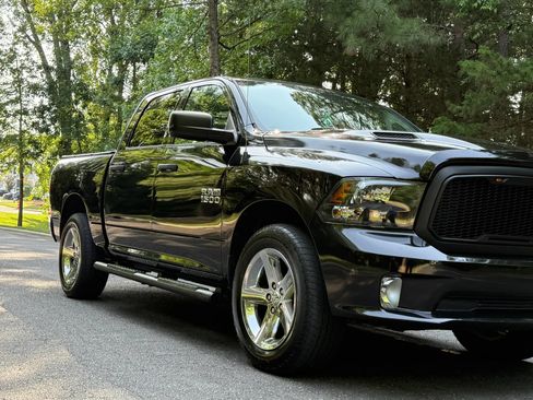Used 2014 RAM 1500 Express AWD/4WD image 3