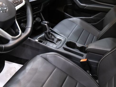 Used 2024 Volkswagen Jetta SE w/ Panoramic Sunroof Package FWD image 18