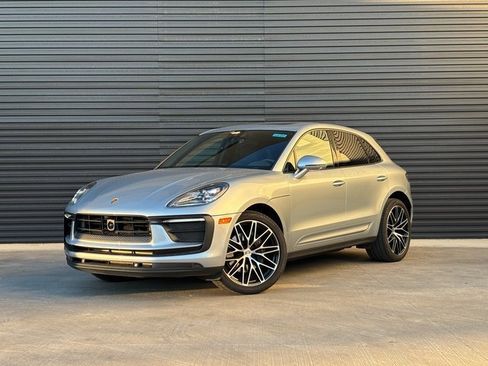 Certified 2025 Porsche Macan image 1