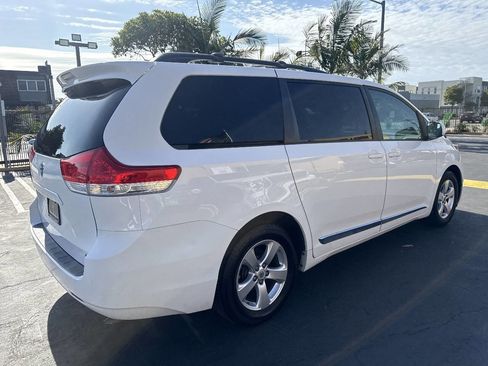 Used 2014 Toyota Sienna LE FWD image 5