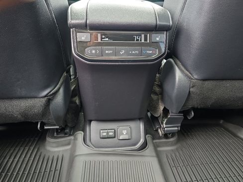 Used 2024 Toyota Highlander Platinum AWD/4WD image 23