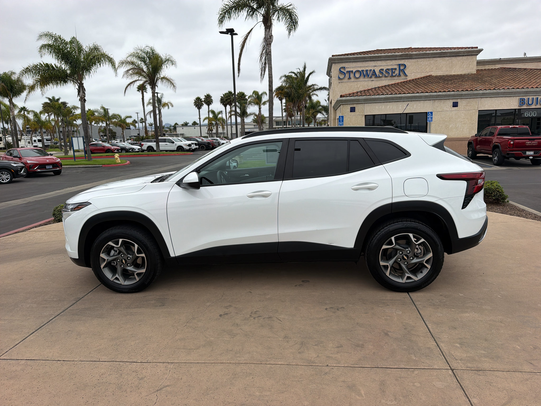 Used 2025 Chevrolet Trax LT FWD image 8
