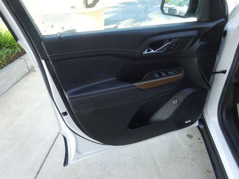 Certified 2023 GMC Acadia SLE w/ Driver Convenience Package FWD image 28