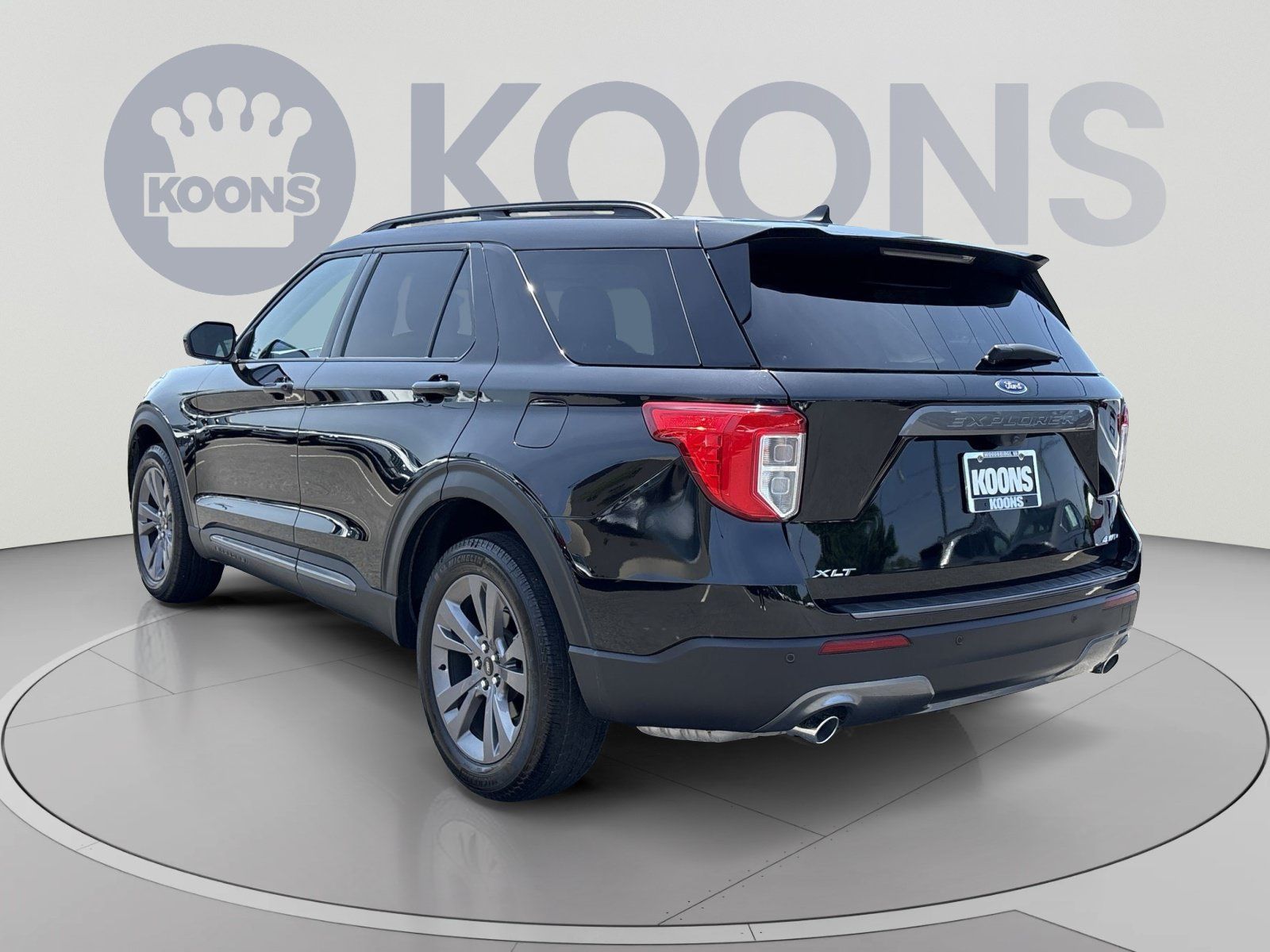 Used 2024 Ford Explorer XLT w/ Equipment Group 202A AWD/4WD image 4