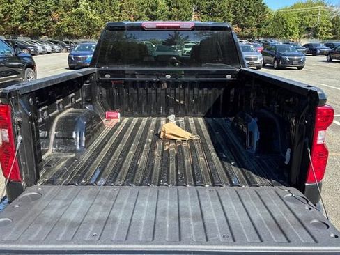 Used 2022 Chevrolet Silverado 1500 LT AWD/4WD image 10