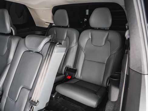 Used 2020 Volvo XC90 T6 Momentum w/ Protection Package Premier image 42