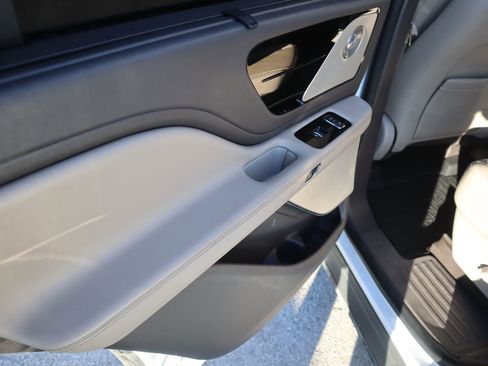 Used 2020 Lincoln Aviator Reserve w/ Equipment Group 202A image 11