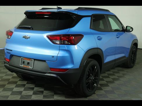 New 2026 Chevrolet TrailBlazer LT w/ Midnight Edition FWD image 11