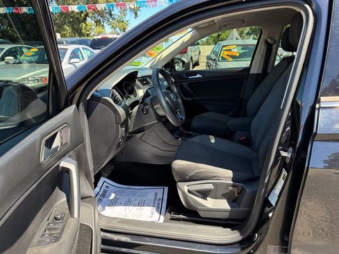 Used 2020 Volkswagen Tiguan S FWD image 3