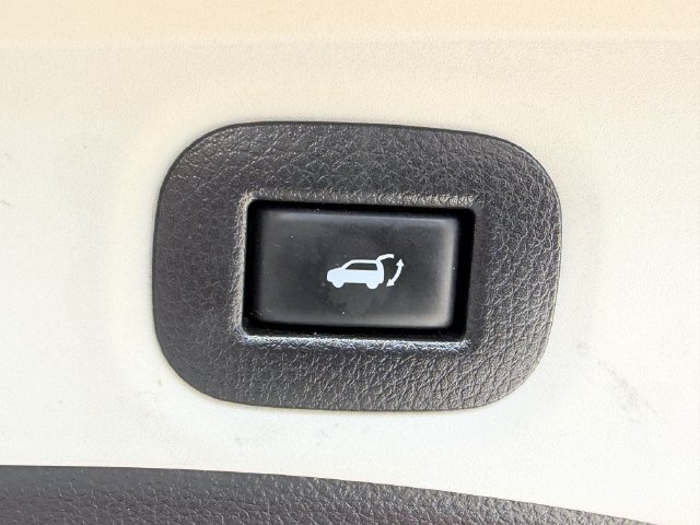 Used 2016 Nissan Rogue SV w/ SV Premium Package AWD/4WD image 14