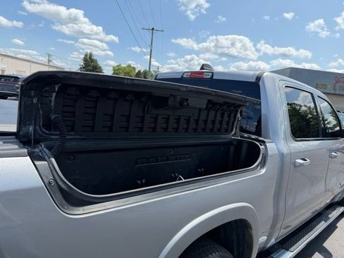 Used 2019 RAM 1500 Laramie AWD/4WD image 4
