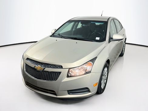 Used 2011 Chevrolet Cruze LT FWD image 3