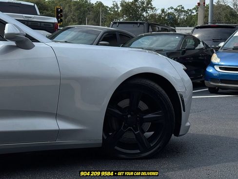 Used 2018 Chevrolet Camaro SS RWD image 9