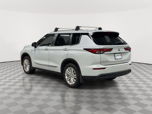 Used 2023 Mitsubishi Outlander ES FWD image 5