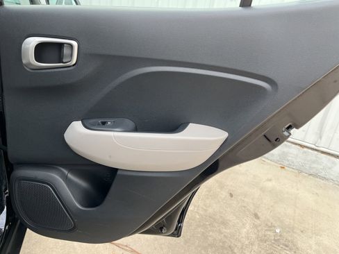 Used 2025 Hyundai Venue SEL FWD image 13