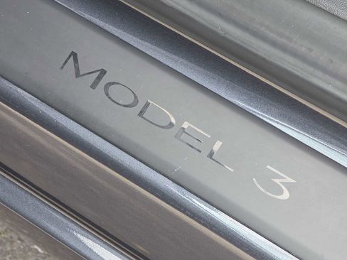 Used 2023 Tesla Model 3 Standard Range image 11