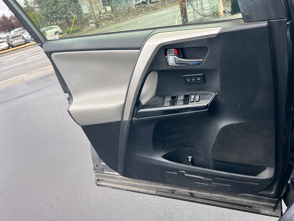 Used 2018 Toyota RAV4 Limited AWD/4WD image 13