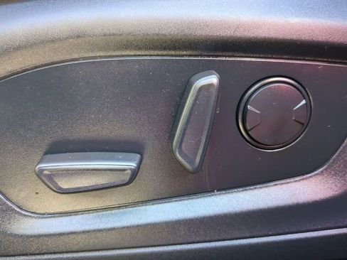 Used 2022 Ford Explorer XLT w/ Equipment Group 202A image 21