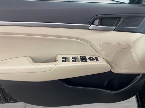 Used 2017 Hyundai Elantra Limited image 12