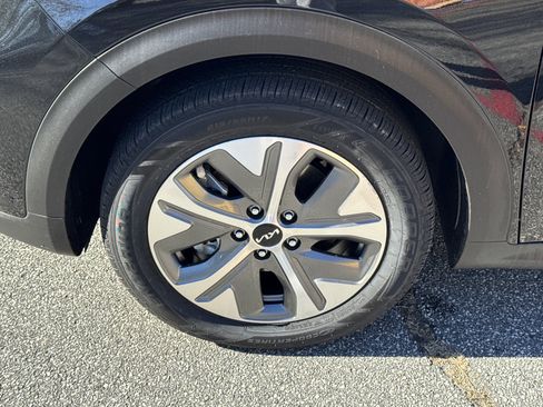 Used 2022 Kia Niro EX Premium w/ Cold Weather Package image 11