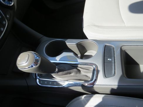 Used 2017 Chevrolet Cruze Premier FWD image 15