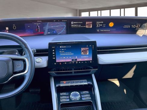 Used 2024 Lincoln Nautilus Reserve w/ Equipment Group 202A image 9