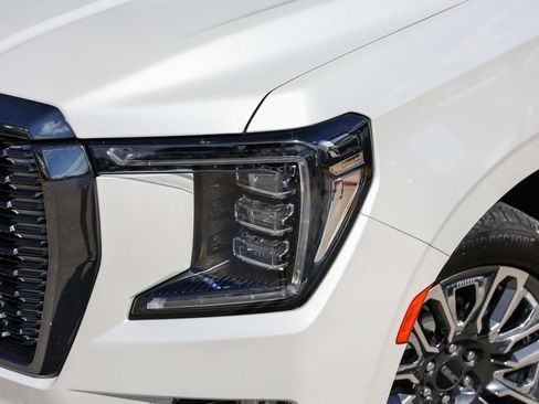 Used 2023 GMC Yukon XL Denali Ultimate AWD/4WD image 3