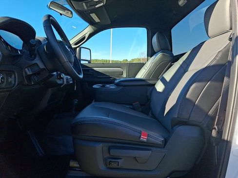 Used 2024 RAM 2500 Tradesman w/ Chrome Appearance Group image 13