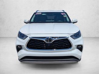 Certified 2024 Toyota Highlander Platinum FWD video 2