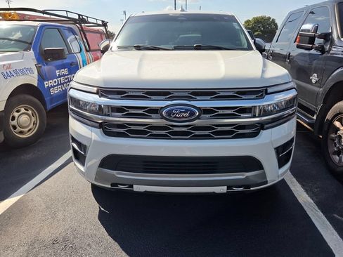 Used 2024 Ford Expedition Platinum AWD/4WD image 4