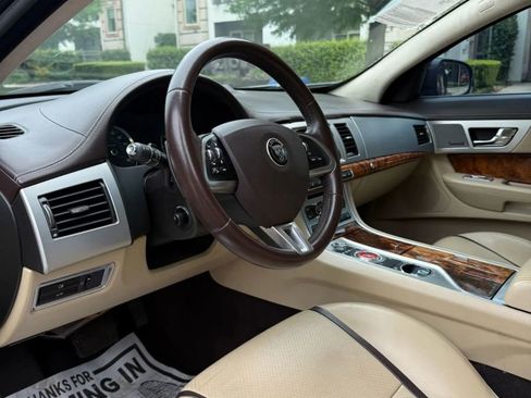 Used 2015 Jaguar XF Sport RWD image 14