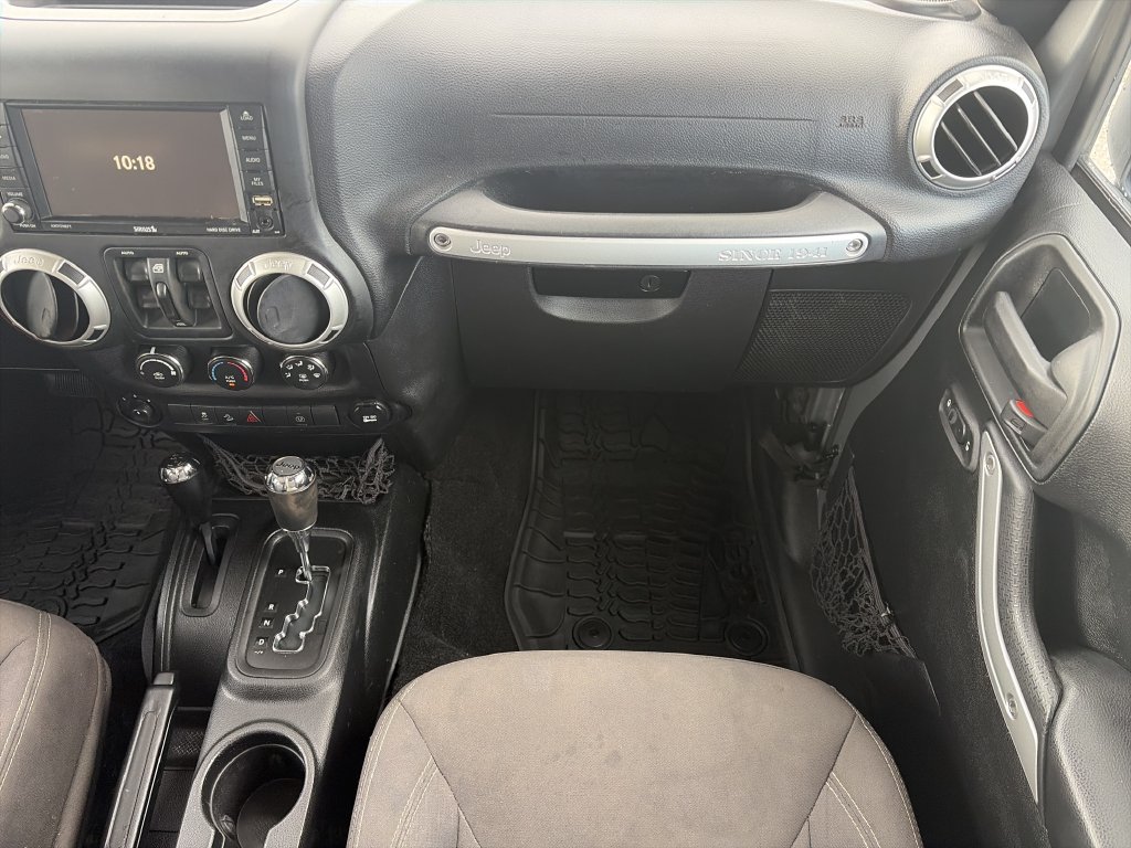Used 2017 Jeep Wrangler Unlimited Sahara w/ Connectivity Group AWD/4WD image 16