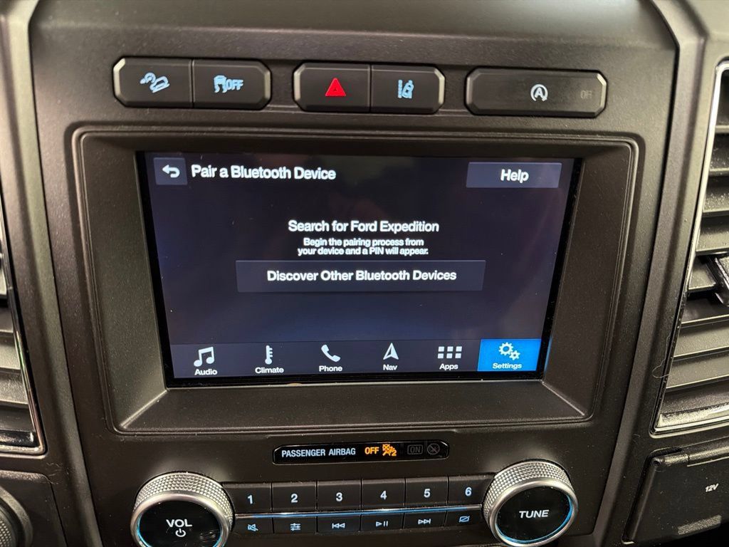 Used 2018 Ford Expedition Limited w/ Equipment Group 301A AWD/4WD image 11