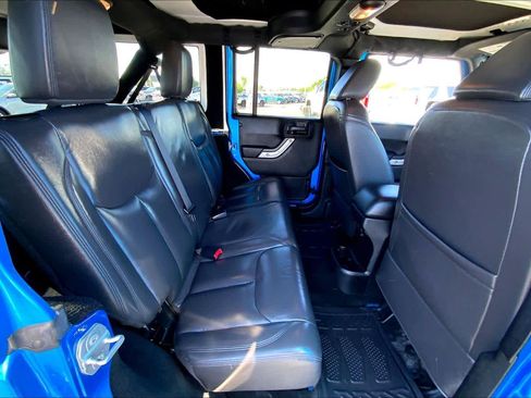 Used 2015 Jeep Wrangler Unlimited Sahara w/ Connectivity Group image 18