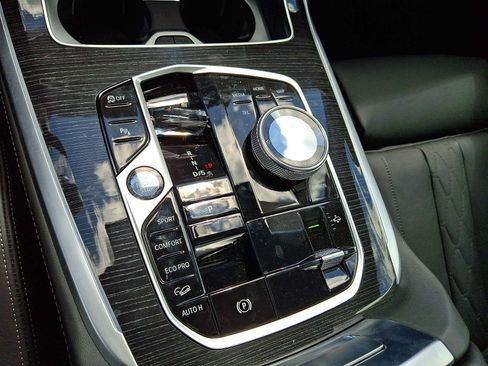 Used 2025 BMW X7 M60i AWD/4WD image 16