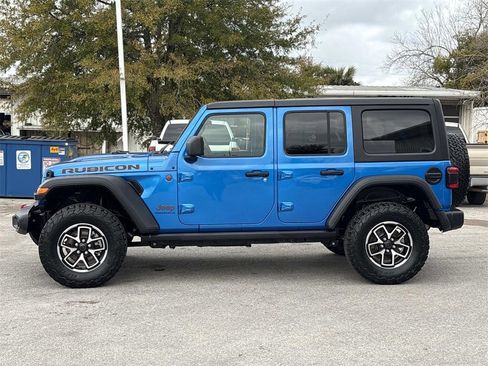 Used 2025 Jeep Wrangler Unlimited Rubicon image 2