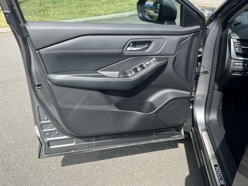 Certified 2025 Nissan Rogue SV w/ SV Premium Package FWD image 20