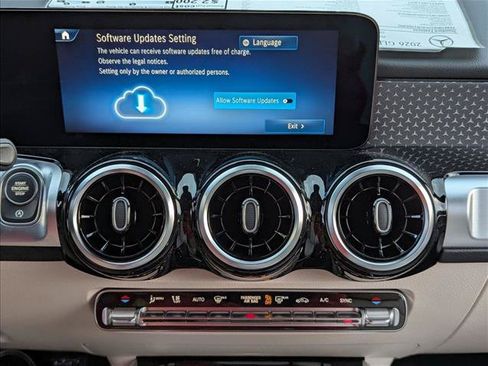 Used 2026 Mercedes-Benz GLB 250 image 12