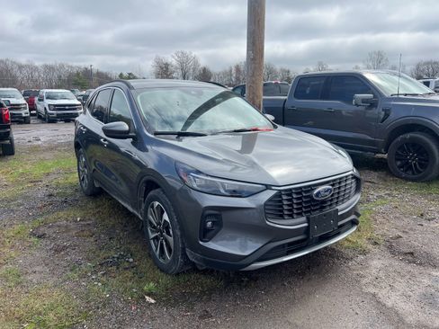 Used 2025 Ford Escape Platinum AWD/4WD image 2