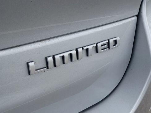 Used 2024 Jeep Grand Cherokee L Limited AWD/4WD image 7