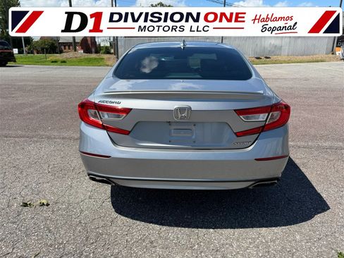 Used 2018 Honda Accord Sport image 2