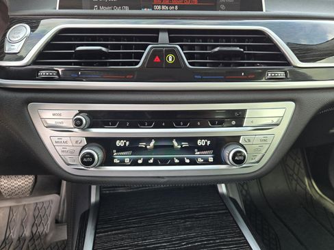 Used 2022 BMW 740i image 14