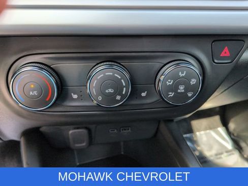 Used 2024 Chevrolet Trax LS w/ LS Convenience Package FWD image 17