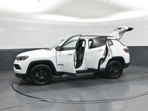 Used 2025 Jeep Compass Latitude w/ Altitude Special Edition AWD/4WD image 49